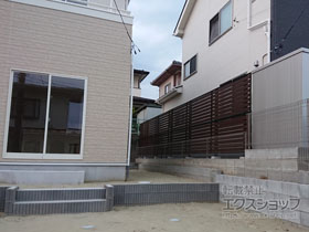 のフェンス・柵 モクアルフェンス 横板タイプ 自由柱施工〈南側〉 施工例