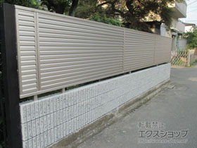 のフェンス・柵 ミエーネフェンス 目隠しルーバータイプ 自由柱施工 施工例