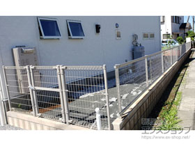 のフェンス・柵 シンプレオフェンスM2型 たて井桁メッシュタイプ 自由柱施工 施工例