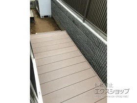 YKKAPのウッドデッキ リウッドデッキ 200＋独立式 リウッドステップ2型 施工例