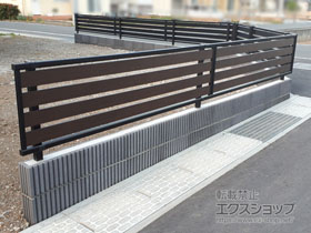 のフェンス・柵 モクアルフェンス 横板タイプ 自由柱施工 施工例
