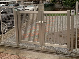 の門扉 シンプレオ門扉10型 たて粗格子 両開き 門柱使用 施工例