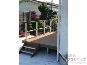 のウッドデッキ リウッドデッキ 200＋ステップSタイプ（2段）＋ルシアスデッキフェンス B02型＜横格子1本タイプ＞ 施工例