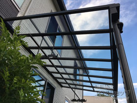 のテラス屋根 スピーネ F型 1500 テラスタイプ 単体 積雪〜50cm対応＋スピーネ F型 吊り下げ物干し　Aセット 施工例