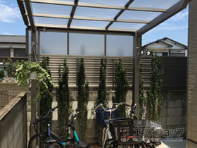 のフェンス・柵 プレスタフェンス 8型 横ルーバー フリーポールタイプ 施工例