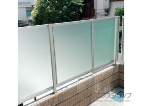 のフェンス・柵 シンプレオフェンスP1型 目隠しポリカパネル 自由柱施工 施工例