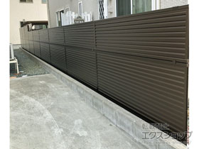 のフェンス・柵 ミエーネフェンス 目隠しルーバータイプ 2段支柱施工 施工例
