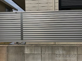のフェンス・柵 ミエーネフェンス　目隠しルーバータイプ　自由柱施工 施工例