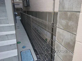 LIXIL(リクシル)のフェンス・柵・塀 ハイグリッドフェンスN8型 フリーポールタイプ 施工例