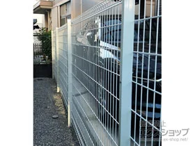 LIXIL(リクシル)のフェンス・柵・塀 ハイグリッドフェンスN8型 フリーポールタイプ 施工例