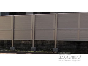 のフェンス・柵 シンプレオフェンス5型 横目隠し 2段支柱 自立建て用（パネル2段） 施工例