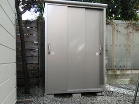 ヨドコウの物置 エスモ 一般型 1350×750×1959(ESE-1307A) ESE-1307A-SS 施工例