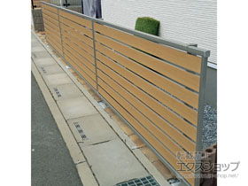 のフェンス・柵 ルシアスフェンスF04型 横板 木目カラー 自由柱施工 施工例