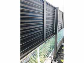 のフェンス・柵 ミエーネフェンス　目隠しルーバータイプ　上段のみ設置　自立建て用 施工例