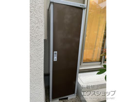 の物置・屋外倉庫 アイビーストッカー 600×515×1903（BJX-065E-P） BJX-065E-P-TB 施工例