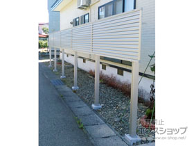 のフェンス・柵 ミエーネフェンス 目隠しルーバータイプ 2段支柱 自立建て用(パネル1段) 施工例