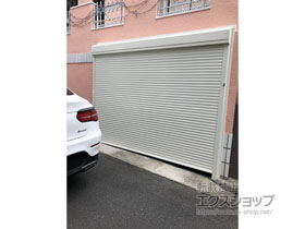 のガレージシャッター ガレージシャッタークワトロ 電動式 外部付タイプ ※外部停電時開閉機構 施工例