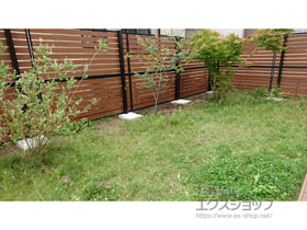 のフェンス・柵 モクアルフェンス 横板タイプ 2段支柱 自立建て用(パネル2段) 施工例