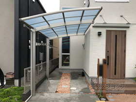 のカーポート レイナポートグラン　積雪〜20cm対応＋レイナポートグラン 水平式物干し　標準 カーポート柱用 施工例