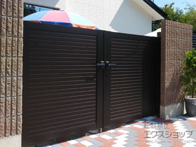 の門扉 シンプレオ門扉5型 横目隠し 両開き 門柱使用 施工例