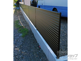 のフェンス・柵 ミエーネフェンス 目隠しルーバータイプ 自由柱施工 施工例
