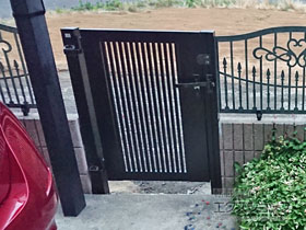の門扉 ライシス門扉 2型 細たて桟 片開き 柱使用 施工例