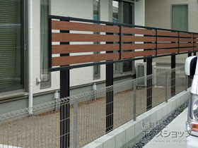 のフェンス・柵 モクアルフェンス 横板タイプ 2段支柱 自立建て用 （パネル1段） 施工例