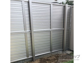 のフェンス・柵 シンプレオフェンス5型　横目隠し　2段支柱自立建て用（T00+T100） 施工例