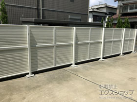 のフェンス・柵 ミエーネフェンス 目隠しルーバータイプ 2段支柱 自立建て用 (パネル2段) 施工例