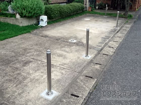 のカーゲート スペースガード(車止め) S60型 埋込式 南京錠付き 施工例