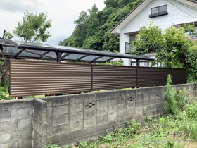 のフェンス・柵 ミエーネ目隠しルーバーフェンス　上段のみ設置　自立建て用 施工例