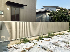 のフェンス・柵 シンプレオフェンス4型 たて太格子 自由柱施工 施工例