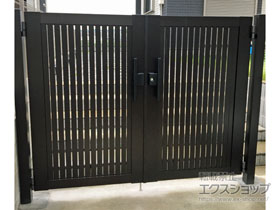 の門扉 シンプレオ門扉4型 縦太格子 両開き 門柱使用 施工例