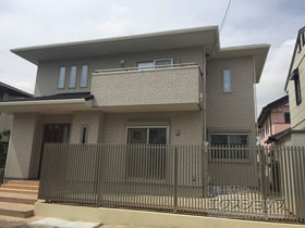 のフェンス・柵 ルシアス スクリーンフェンスS02型 たて格子 施工例