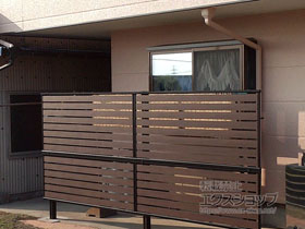 のフェンス・柵 モクアルフェンス 横板タイプ 2段支柱 自立建て用(パネル2段) 施工例