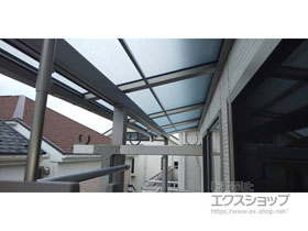 のバルコニー・ベランダ屋根 スピーネ F型 屋根タイプ 連棟 積雪〜20cm対応＋吊り下げ式物干しAセット 施工例