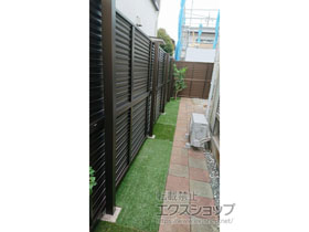 のフェンス・柵 ミエーネフェンス目隠しルーバータイプ2段支柱　自立建て用 施工例