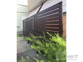 のフェンス・柵 モクアルフェンス 横板タイプ 2段支柱 自立建て用(パネル2段) 施工例