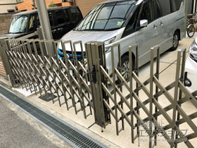 のカーゲート トリップゲート NC型 ノンキャスター 両開き 60W（30S+30M） 施工例