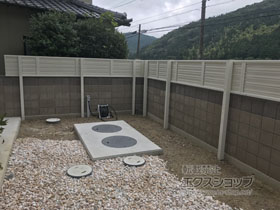 のフェンス・柵 ミエーネフェンス 目隠しルーバータイプ 2段支柱 自立建て用（パネル1段） 施工例