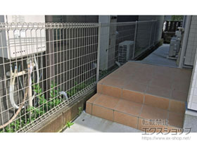 のフェンス・柵 メッシュフェンスM0　間仕切柱施工 施工例