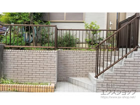 のフェンス・柵 シンプレオフェンスT2型 縦格子16本 自由柱施工 施工例