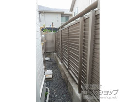 のフェンス・柵 プレスタフェンス 8型 横ルーバー フリーポールタイプ 施工例