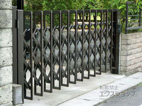 のカーゲート エアリーナII ノンキャスター 片開き 30S 標準柱 施工例