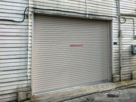 のガレージシャッター プラテアII スチールタイプ 内蔵 電動式 施工例