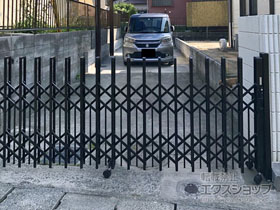 のカーゲート トリップゲート ペットガード型 ノンレール 片開き 33S 施工例