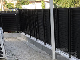 のフェンス・柵 ミエーネフェンス 目隠しルーバータイプ　自由柱施工 施工例