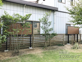 のフェンス・柵 モクアルフェンス 目隠しタイプ 2段支柱 自立建て用（パネル2段） 施工例