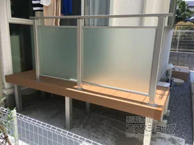 YKKAPのウッドデッキ リウッドデッキ 200＋ルシアスデッキフェンスB04型＜ポリカパネルタイプ＞ 施工例