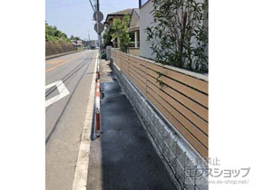 YKKAPのフェンス・柵・塀 ルシアスフェンスF04型　横板　木目カラー　自由柱施工 施工例